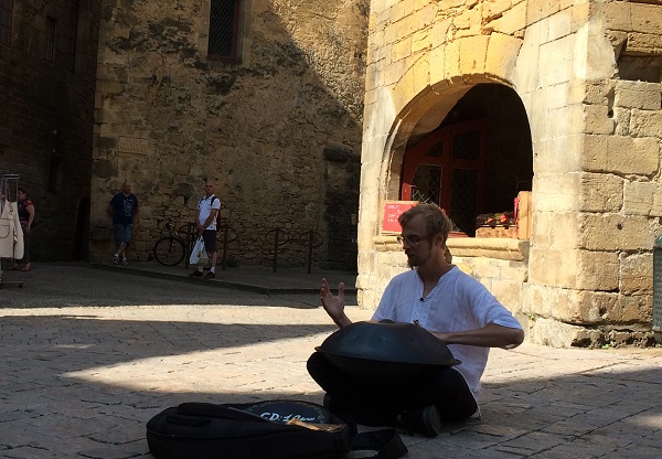 Sarlat, musicien de rue