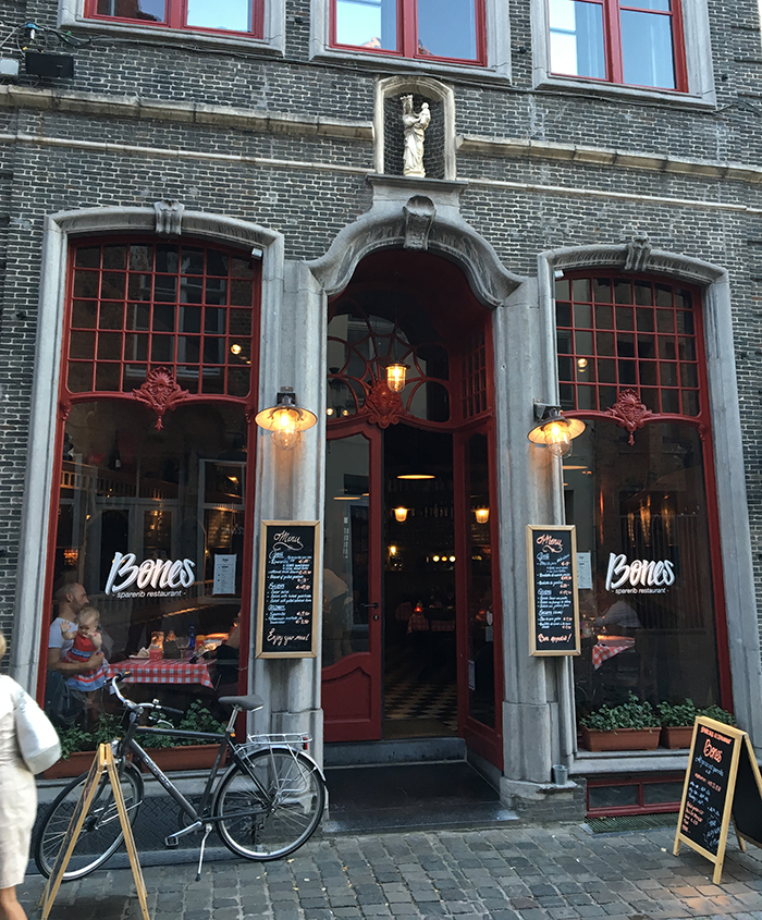 Bruges restaurant Bones facade